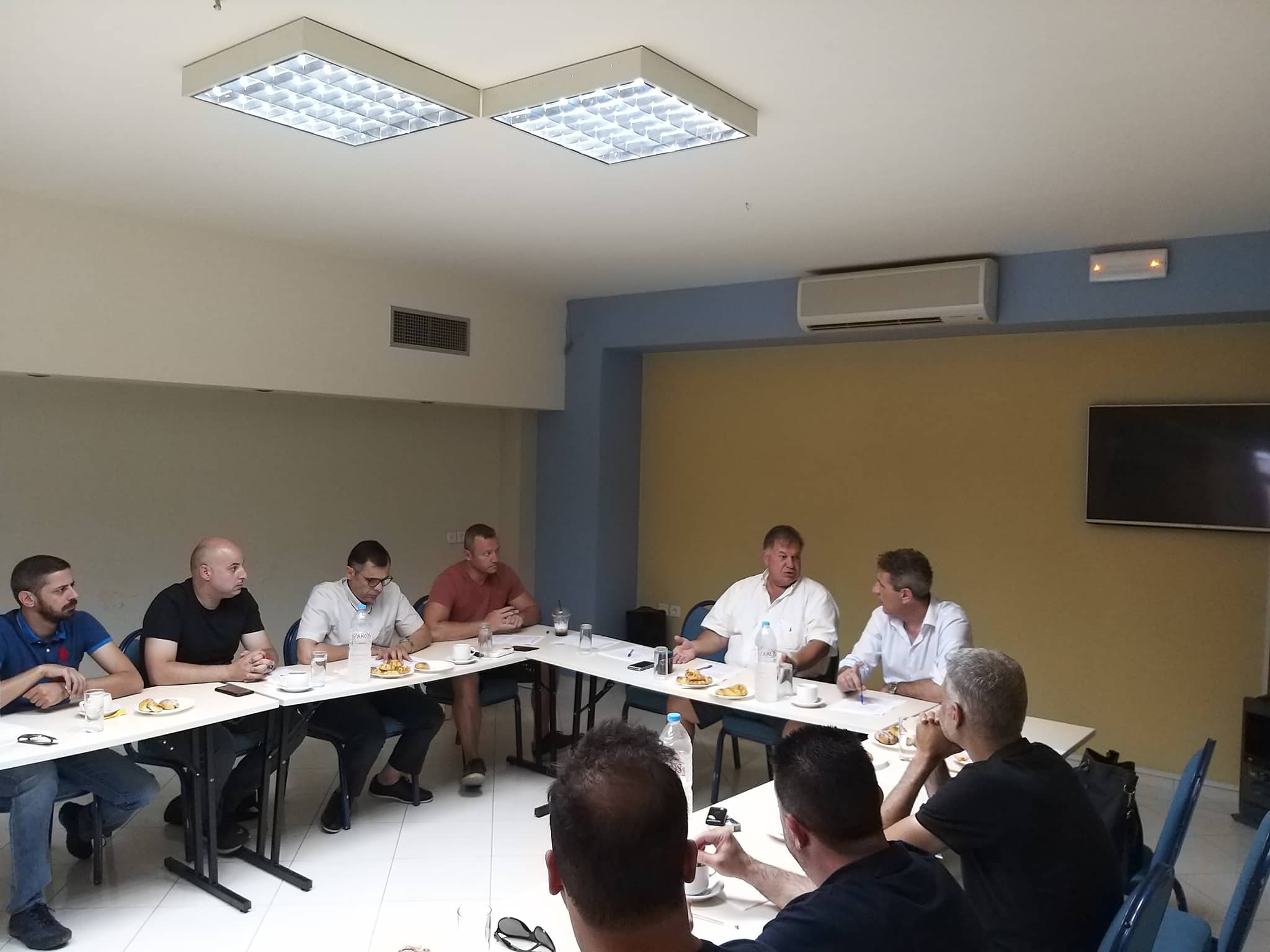 Συνάντηση του υποψήφιου Βουλευτή Ρεθύμνου, Νίκου Μαλλιαρού, με τον Σύλλογο Ξενοδόχων Ρεθύμνης