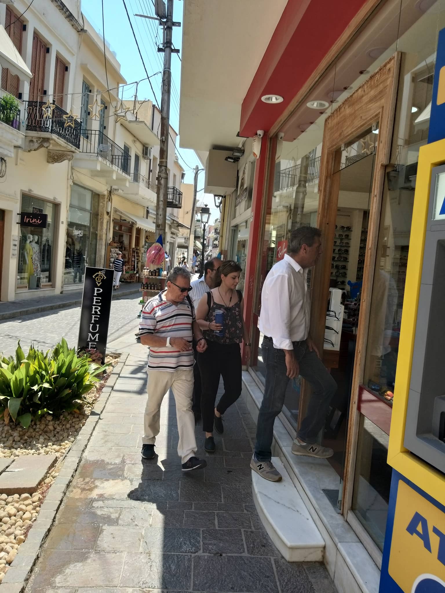 Βόλτα στα καταστήματα της πόλης του Ρεθύμνου, του υποψήφιου Βουλευτή Ρεθύμνου, Νίκου Μαλλιαρού