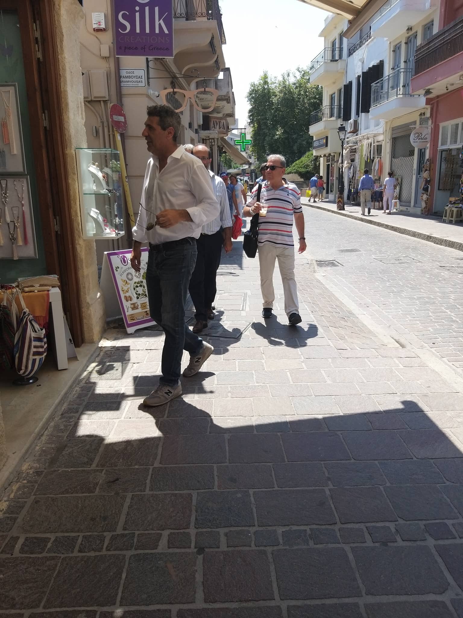 Βόλτα στα καταστήματα της πόλης του Ρεθύμνου, του υποψήφιου Βουλευτή Ρεθύμνου, Νίκου Μαλλιαρού