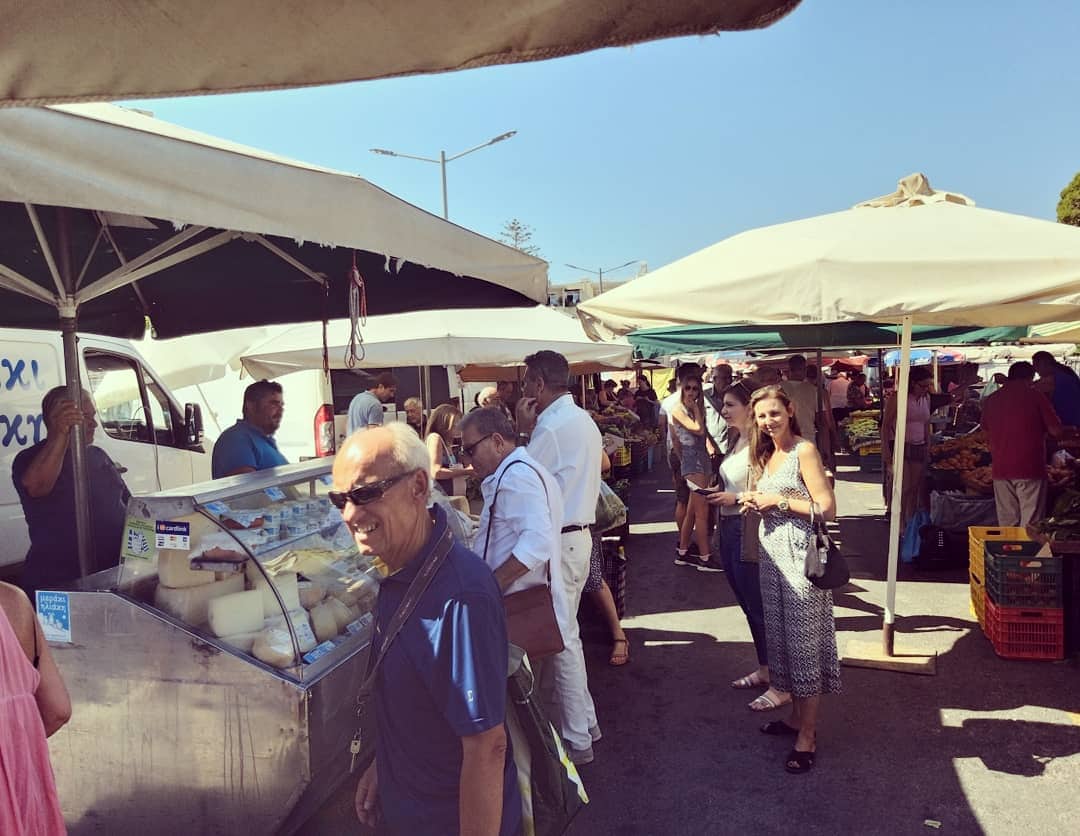 Επίσκεψη του υποψήφιου Βουλευτή Ρεθύμνου, Νίκου Μαλλιαρού, στην Λαϊκή Αγορά Ρεθύμνου