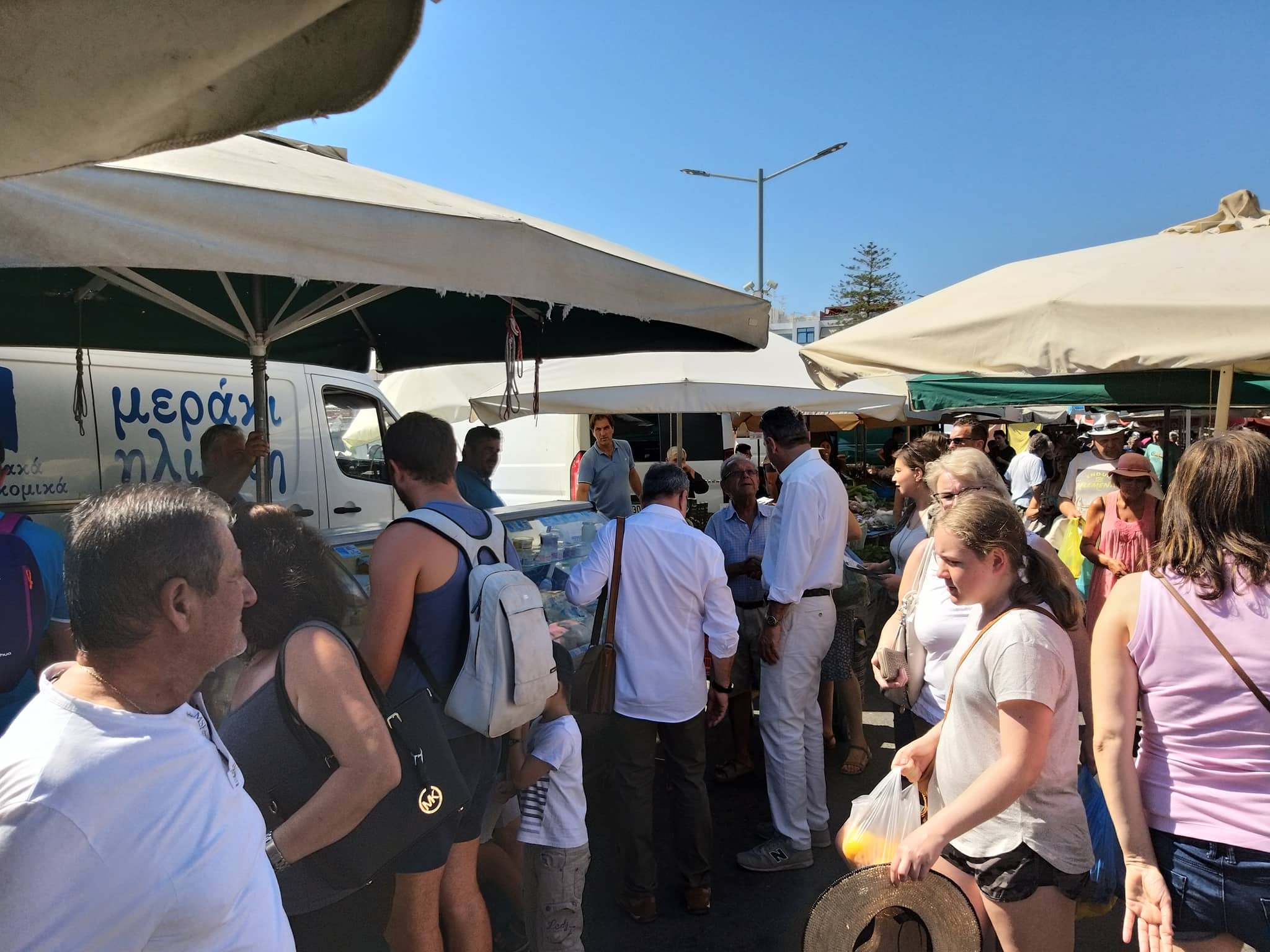 Επίσκεψη του υποψήφιου Βουλευτή Ρεθύμνου, Νίκου Μαλλιαρού, στην Λαϊκή Αγορά Ρεθύμνου